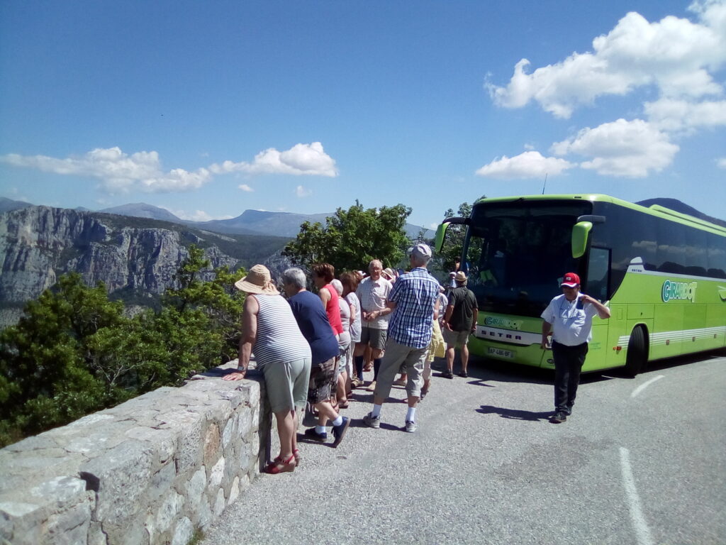 Un groupe dans les Gorges du Verdon